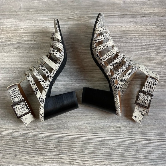 Vionic Sami woman’s heeled caged sandal in snake print 9 with ankle strap - Picture 10 of 16